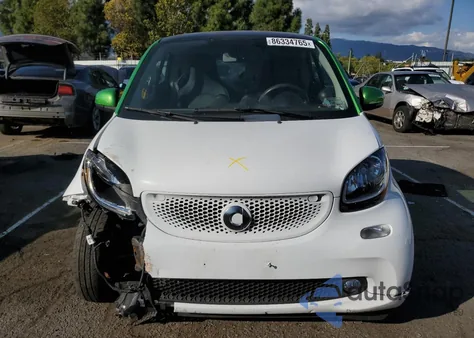 2017 Smart Fortwo z USA, uszkodzony, nr VIN WMEFJ9BA4HK229736
